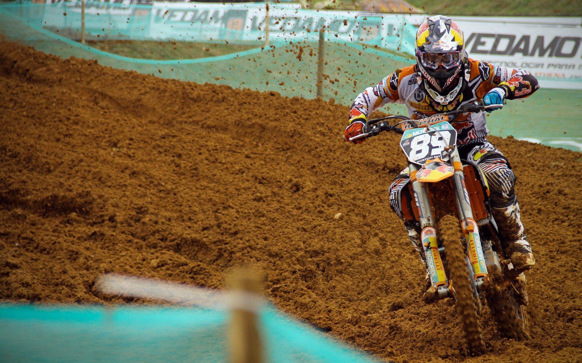 斯坦福桥情书终章，牢霍蜕变献礼，蓝狮三球撕碎巴萨梦魇