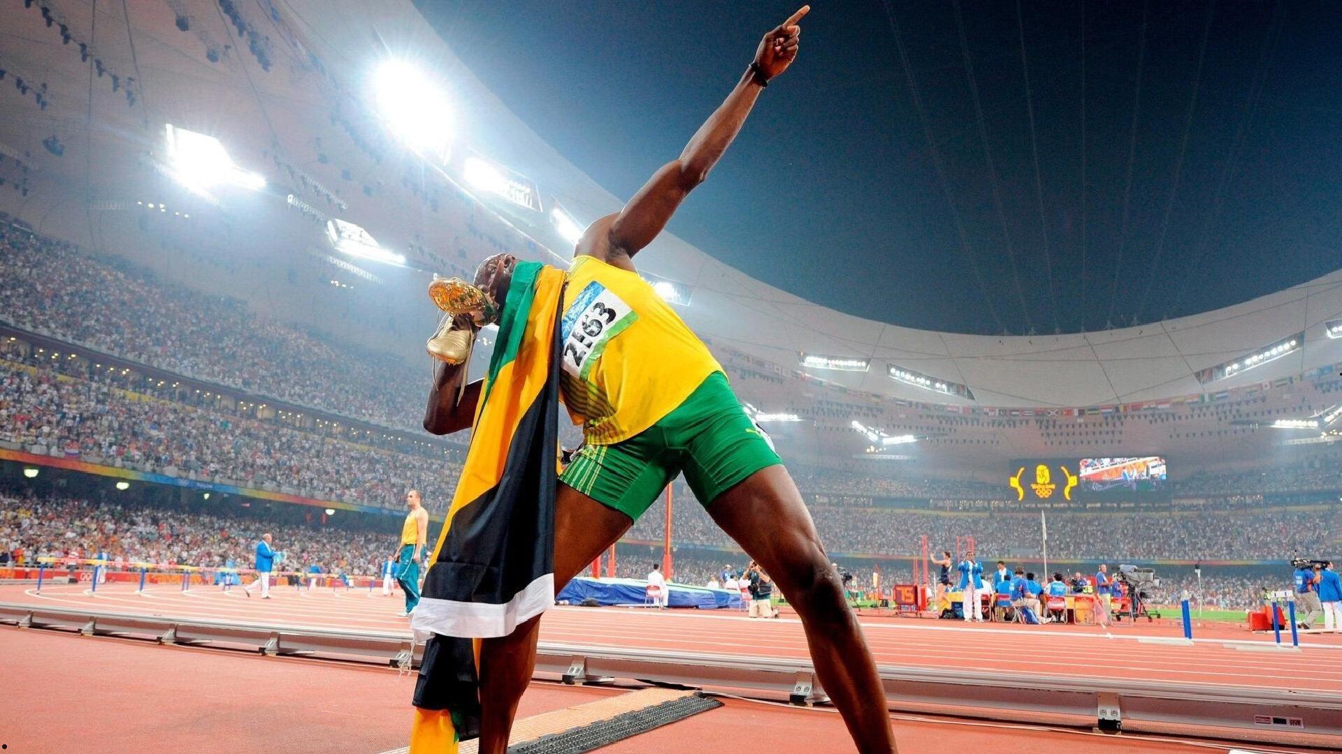 防守形同虚设，内线大个子遭球迷怒批，这也能叫防守？一看就不会打球！